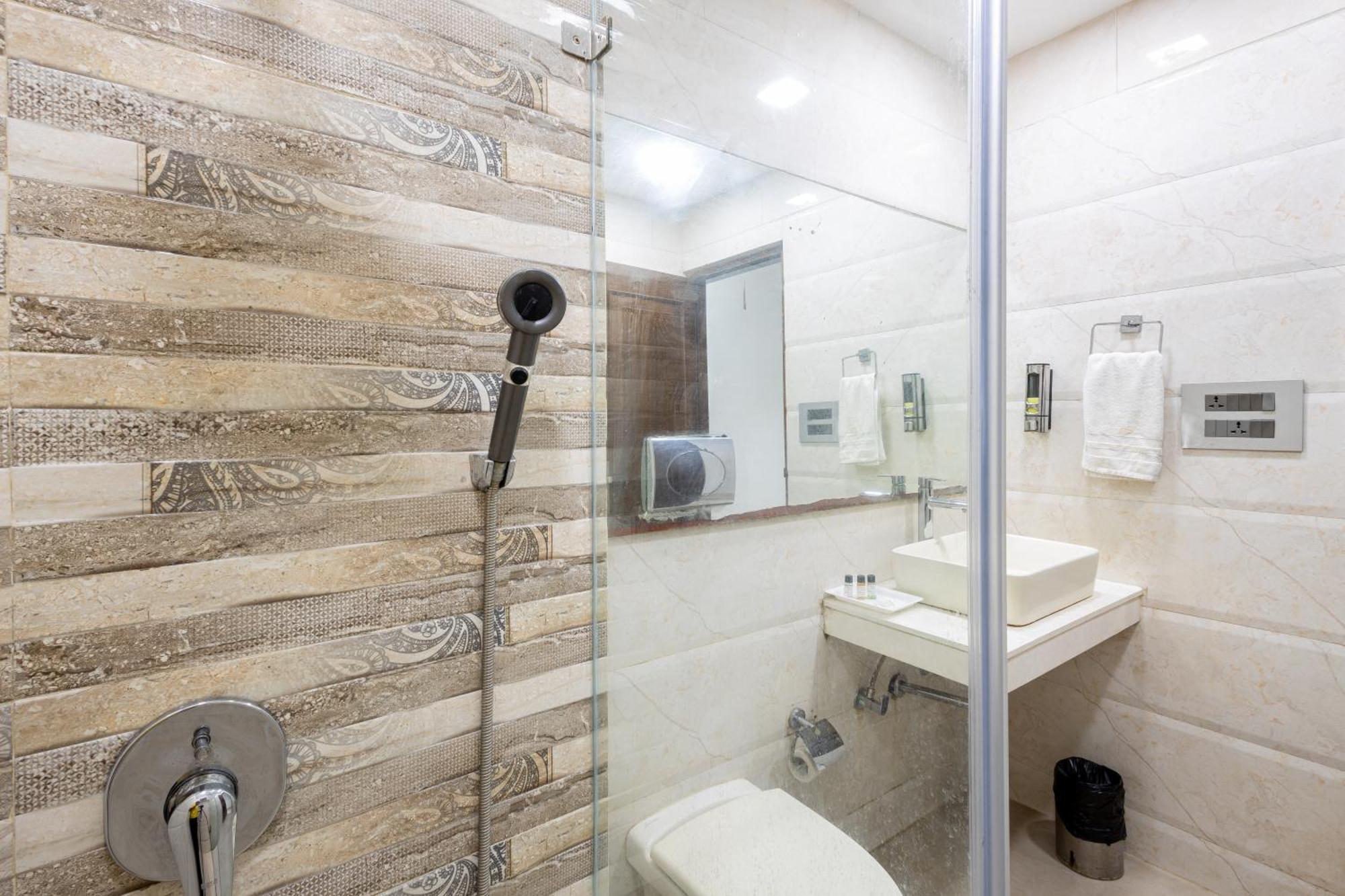 Hotel Panickers Residency - Ajmal Khan Market Near Karol Bagh Metro Дели Экстерьер фото