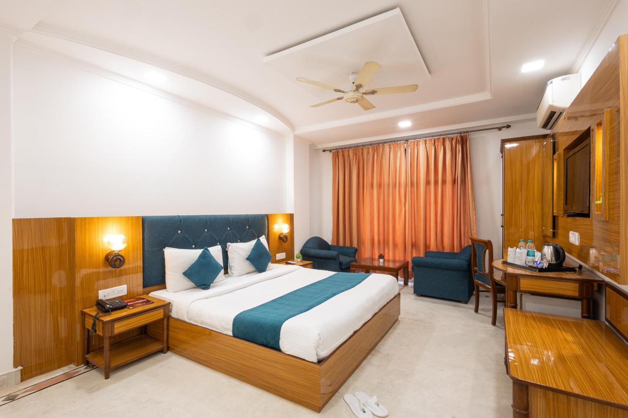 Hotel Panickers Residency - Ajmal Khan Market Near Karol Bagh Metro Дели Экстерьер фото