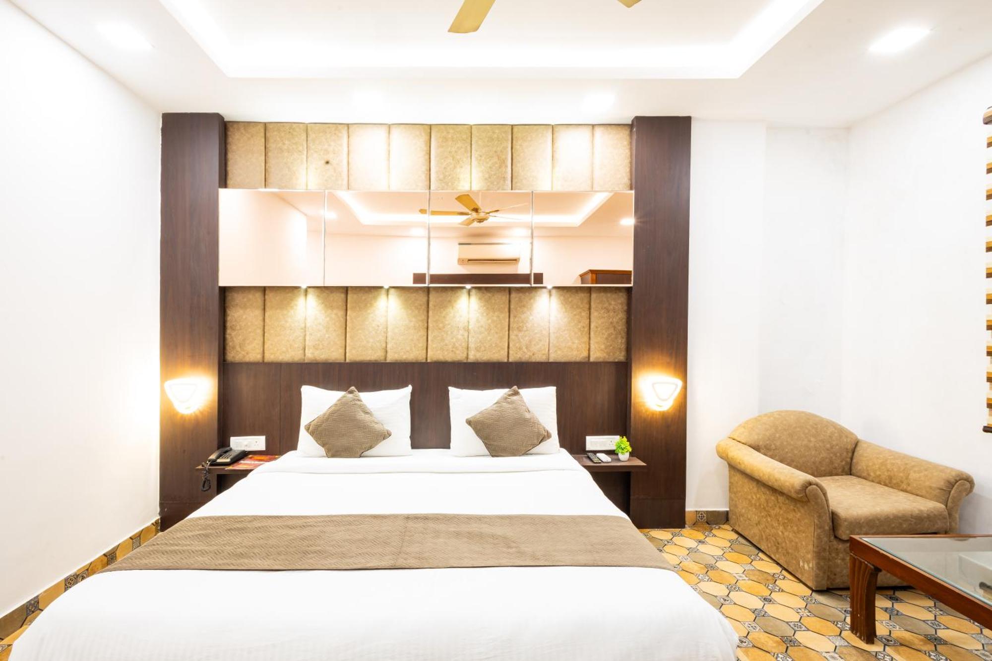 Hotel Panickers Residency - Ajmal Khan Market Near Karol Bagh Metro Дели Экстерьер фото