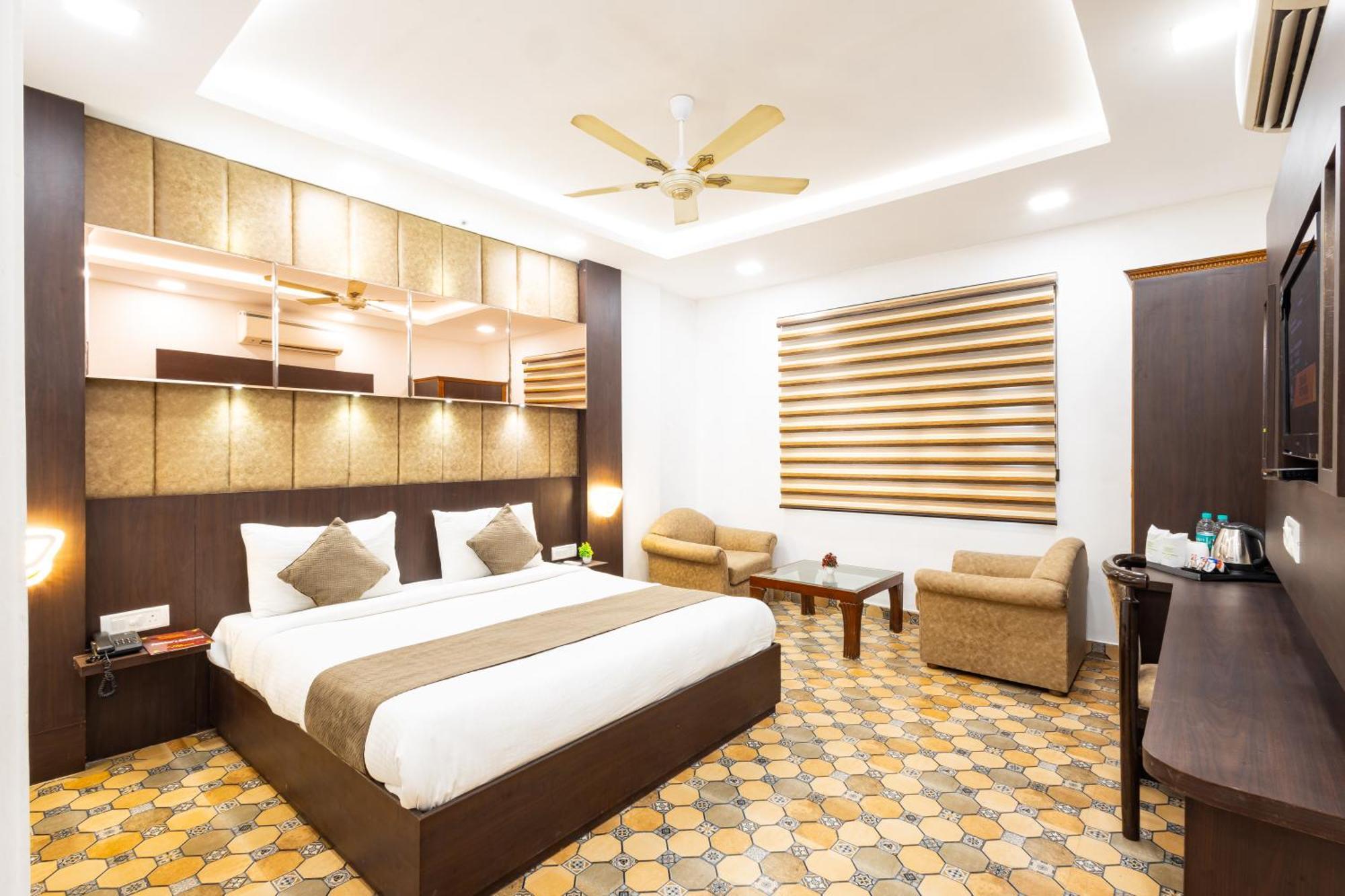 Hotel Panickers Residency - Ajmal Khan Market Near Karol Bagh Metro Дели Экстерьер фото