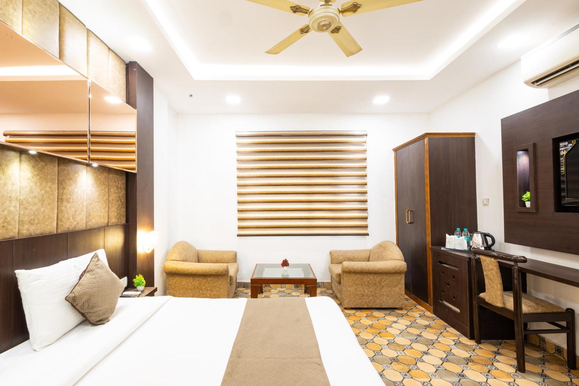 Hotel Panickers Residency - Ajmal Khan Market Near Karol Bagh Metro Дели Экстерьер фото