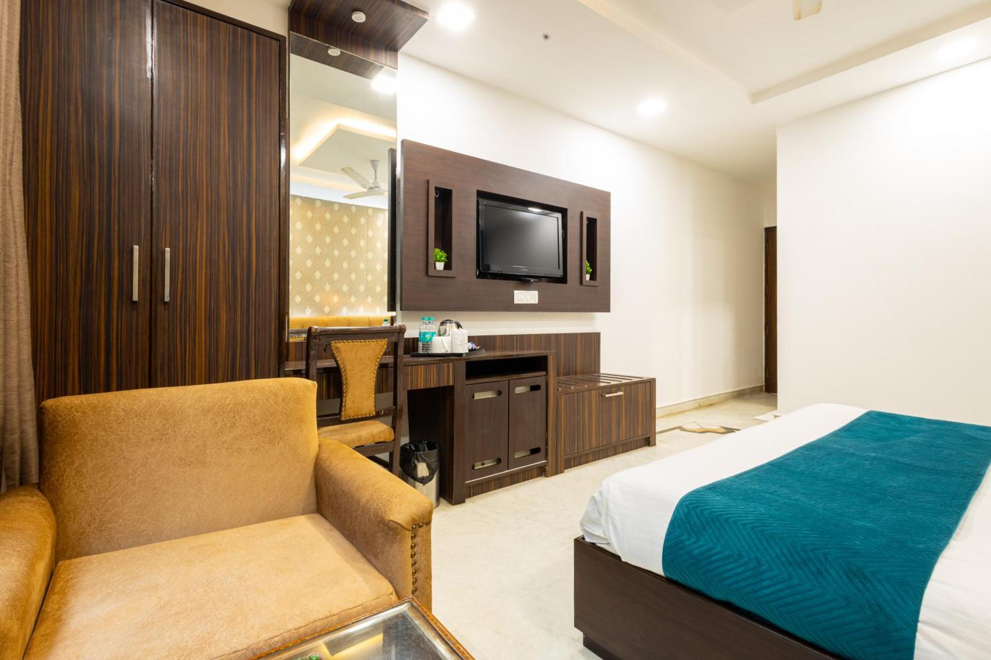 Hotel Panickers Residency - Ajmal Khan Market Near Karol Bagh Metro Дели Экстерьер фото