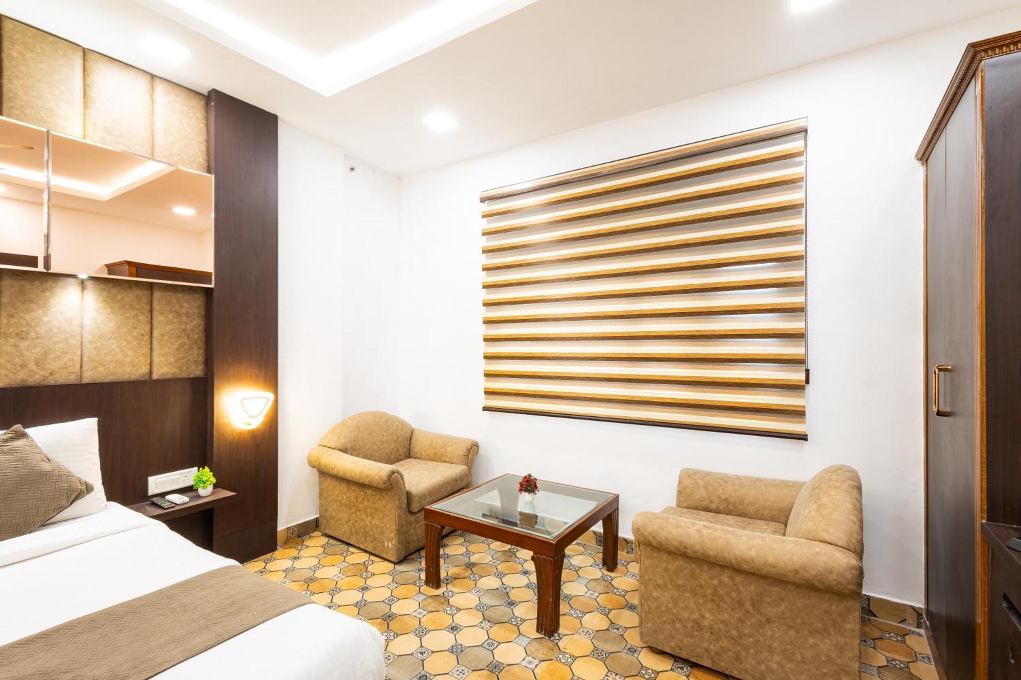 Hotel Panickers Residency - Ajmal Khan Market Near Karol Bagh Metro Дели Экстерьер фото
