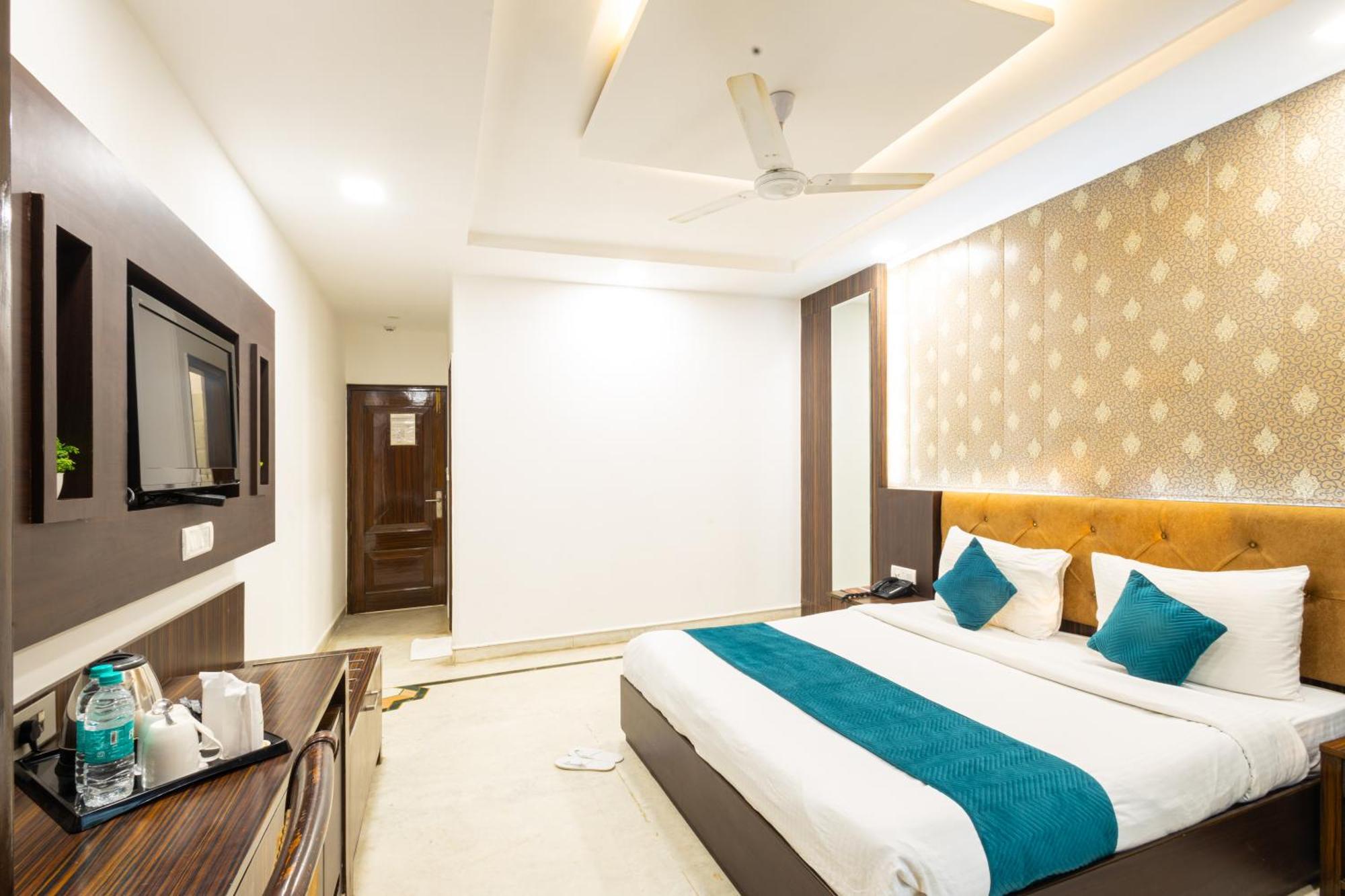 Hotel Panickers Residency - Ajmal Khan Market Near Karol Bagh Metro Дели Экстерьер фото