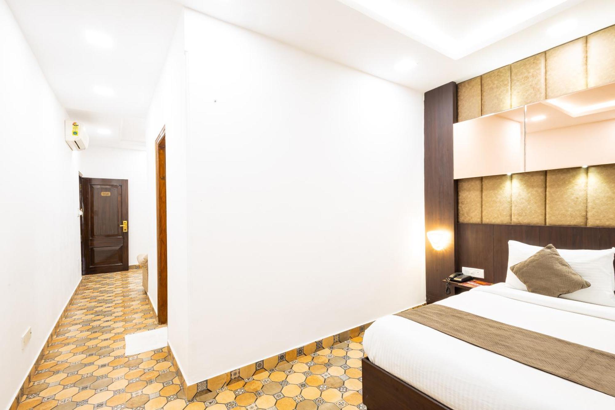 Hotel Panickers Residency - Ajmal Khan Market Near Karol Bagh Metro Дели Экстерьер фото