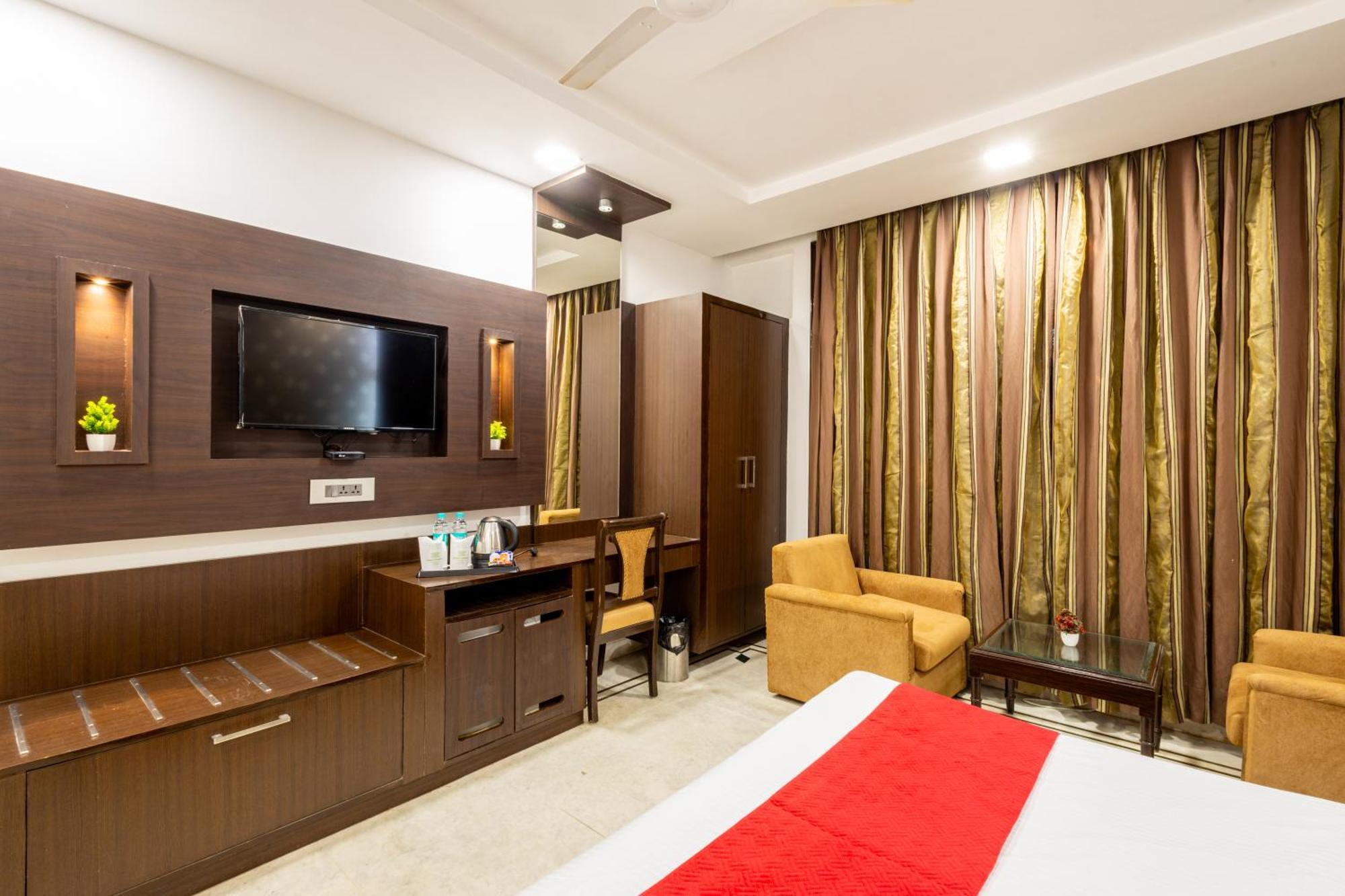 Hotel Panickers Residency - Ajmal Khan Market Near Karol Bagh Metro Дели Экстерьер фото