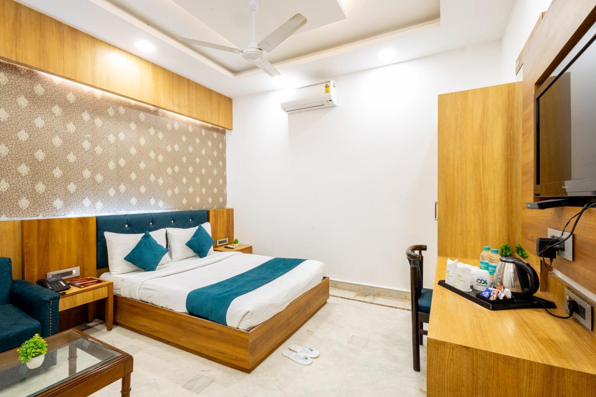 Hotel Panickers Residency - Ajmal Khan Market Near Karol Bagh Metro Дели Экстерьер фото