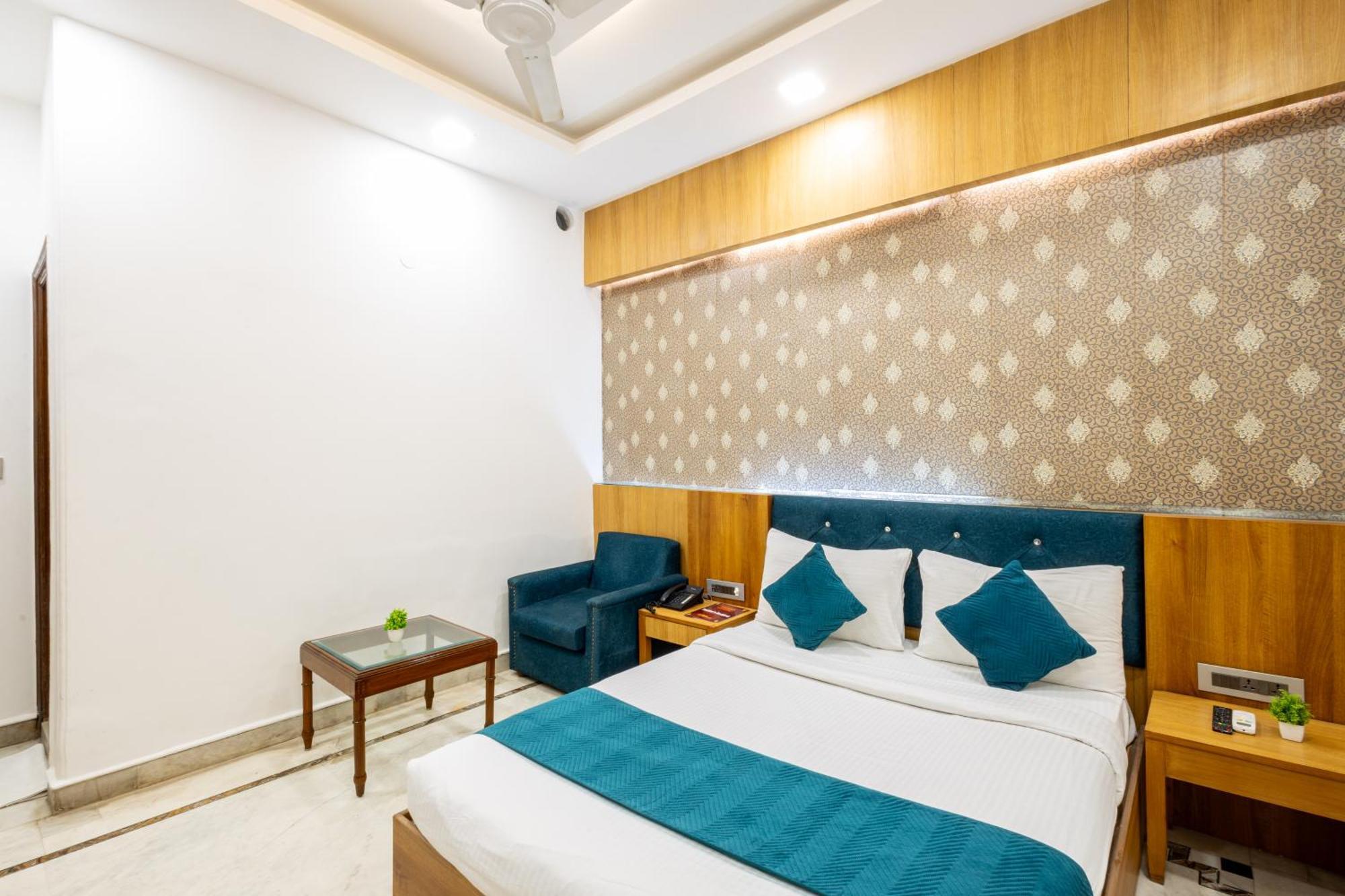 Hotel Panickers Residency - Ajmal Khan Market Near Karol Bagh Metro Дели Экстерьер фото
